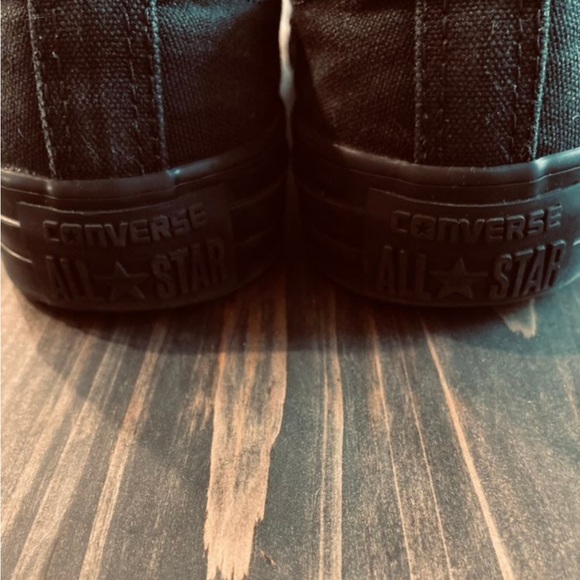 All Black Converse Mens 4-Womens 6 - Picture 3 of 6